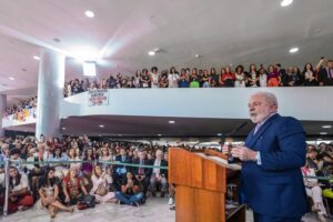 “Nada justifica a desigualdade de gênero”, diz Lula